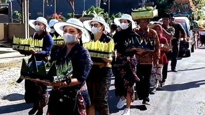 Warga Sidorejo Blitar Gelar Kirap 1000 Takir Plontang