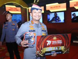 Kapolresta Malang Kota Terima Piala dari Kapolri Juara Kedua Layanan Call Center Polisi 110