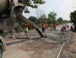 Proyek Betonisasi Ruas Jalan Tarik – Mliriprowo Dimulai, Lalu Lintas Kendaraan Ditutup Total