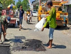 Pemkab Probolinggo Maraton Perbaiki Jalan Berlubang