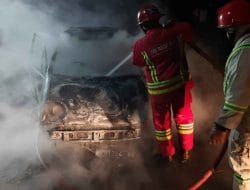 Korsleting Listrik, Daewoo Matiz Terbakar di Pakisaji