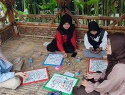 PMM UMM Memberikan Fasilitas Melukis bagi Para Pengunjung Lumbung Strawberry