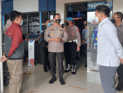 Pastikan Satpas SIM Tanpa Calo, Kapolres Kediri Sidak di Tengah Jam Pelayanan