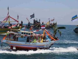 Bulan Shafar, Nelayan Mayangan Sedekah Bumi Lewat Festival Petik Laut