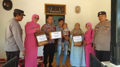 Kapolres Situbondo Melalui Polsek Suboh Beri Bantuan Balita Penderita Kanker