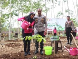 Polres Malang Ikut Sukseskan Penanaman 21 Juta Bibit Pohon Bersama Kapolri