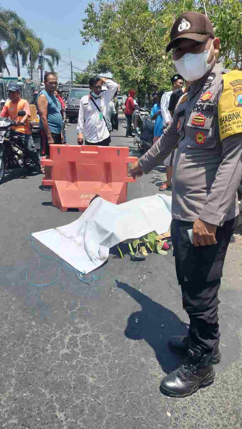 Berusaha Mendahului, Pengendara Honda Beat Tewas Terlindas Truk di Sarirogo