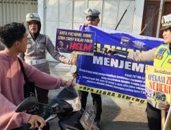 Kasatlantas Polres Batu Berikan Teguran Simpatik Kepada Pelanggar Lalu Lintas