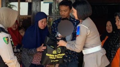 Peduli Stunting, Polwan Polres Malang Salurkan Paket Asupan Gizi Tambahan Bagi Balita