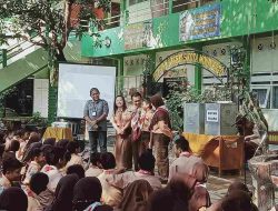 SMPN 5 Kota Mojokerto Datangkan Komisioner KPU dalam Sosialisasi Suara Demokrasi
