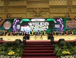 582 Mahasiswa RPL Desa Bojonegoro di Unesa Diwisuda