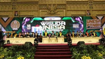 582 Mahasiswa RPL Desa Bojonegoro di Unesa Diwisuda
