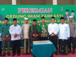 Pj Bupati Bojonegoro Dampingi Wamenag RI Resmikan Gedung MI di Ponpes Al Rosyid