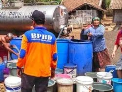 Siaga Tanggap Bencana, Baznas Probolinggo Droping Air Bersih Warga Gunung Geni