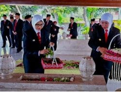 Jelang Hari Jadi, Gubernur Jatim Ziarah ke Makam Bung Karno