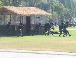 Upacara HUT ke-78 TNI di Bojonegoro Dimeriahkan Unjuk Ketangkasan Bertempur