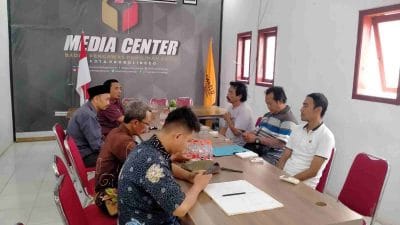 Mappilu Probolinggo Raya saat mendaftar ke Bawaslu Kota Probolinggo.