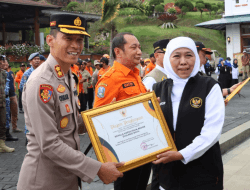 Berhasil Tangani Kebakaran, Kapolres Batu Dapat Penghargaan dari Gubernur Jatim