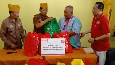 Progam Alfamart Care, Puluhan Legiun Veteran RI Kota Malang Dapat Paket Sembako
