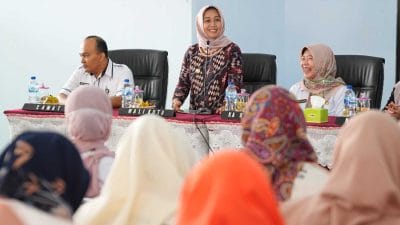 Wali Kota Mojokerto Ika saat memberikan arahan kepada para kader motivator