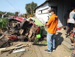 Akibat Ditinggal Relawan, Kereta Api di Malang Tabrak Odong-odong