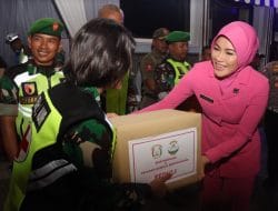 Kapolres Malang Ajak Ketua Bhayangkari Sambangi Pos Pam Nataru 2024