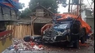 Sopir Ngantuk, Pick Up Tabrak Truk Fuso dan Sepeda Motor