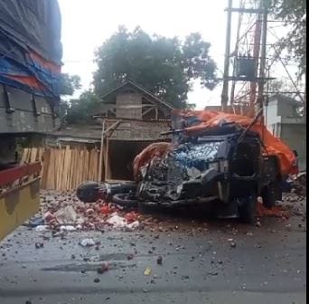Sopir Ngantuk, Pick Up Tabrak Truk Fuso dan Sepeda Motor
