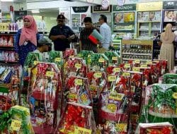 Petugas Gabungan Sidak Parcel dan Mamin di Sejumlah Pasar Modern Kota Kediri