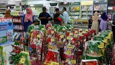 Petugas Gabungan Sidak Parcel dan Mamin di Sejumlah Pasar Modern Kota Kediri