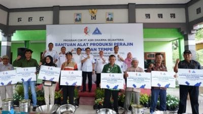 Pemkab Bojonegoro dan PT ADS Serahkan Bantuan Alat Produksi Tahu Tempe
