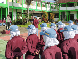 Sat Binmas Polres Malang Ikut Sosialisasikan Keselamatan Berlalu Lintas di Lingkungan Sekolah