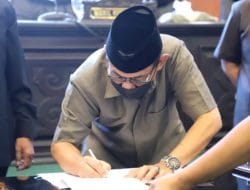 10  Penetapan Perubahan Propemperda Pemkab Jombang Tahun 2024 Resmi Ditandatangani