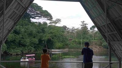 Wisatawan Membludak di Obyek Wisata Sumber Gentong Pakis
