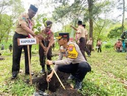 Mewakili Kapolda Jatim, Kapolres Batu Ikut Tanam Bibit Pohon Bersama Pangdam V/Brawijaya