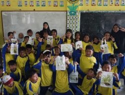Mahasiswa PMM UMM: Meningkatkan Kreativitas Siswa Melalui “Ecoprint”