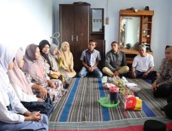 Sebagai Bentuk Penghormatan, Kapolres Malang Takziah ke Rumah Duka Petugas KPPS yang Wafat