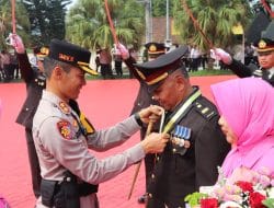 Kapolres Batu Lepas Empat Personil yang Telah Purna Bakti