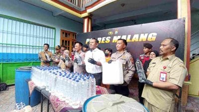 Mengaku Warisan Leluhur, Pabrik Miras Rumahan di Malang Selatan Digerebek Polisi