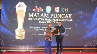 H. Slamet Junaidi Mendapatkan Penghargaan di Ajang PWI Jatim Award 2024