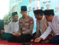 AKBP Oskar Halal Bihalal dengan Santri di Ponpes Darul Ulum Al Fatah