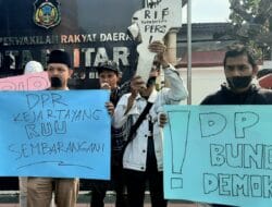 Geruduk DPRD Kota Bliar, Wartawan Blitar Tolak Draf RUU Penyiaran