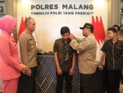 Peduli Sesama, Kapolres Malang Berikan Bantuan Alat Dengar Bagi Difabel Tuna Rungu
