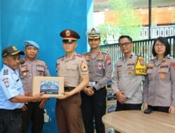 Taruna Akpol Peduli, Bagikan Sembako ke Driver Ojol dan Petugas Kamling Udara