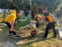 Sambut Hari Bhayangkara ke-78 Polres Malang Gelar Bakti Sosial di Makam Pahlawan