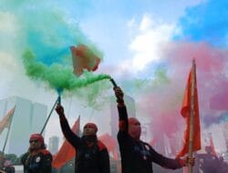 Ratusan Massa Buruh Demo Tolak Tapera dan UKT