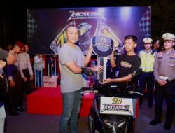 Kapolres Malang Serahkan 1 Unit Motor Bagi Pemenang Undian