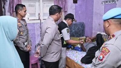 Peduli Kesehatan Anggota, Wakapolresta Malang Kota Sambangi Anggota yang Sakit