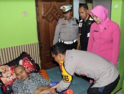 Wakapolres Batu Anjangsana Kekediaman Anggota dan Purn Polri yang Sakit
