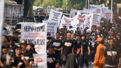 Ft: Demostrasi ratusan warga di Jakarta.